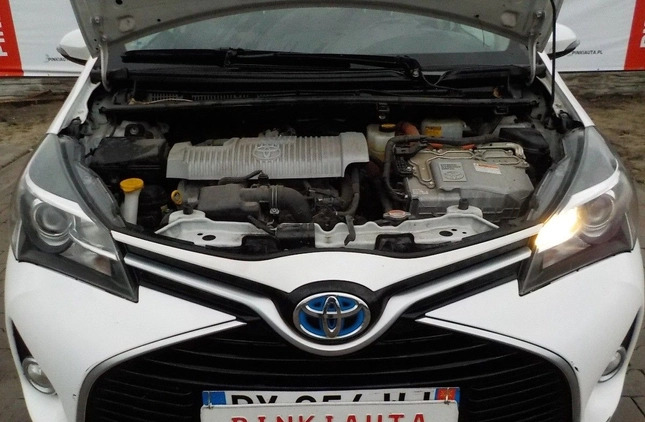 Toyota Yaris cena 26900 przebieg: 133543, rok produkcji 2016 z Pszów małe 277
